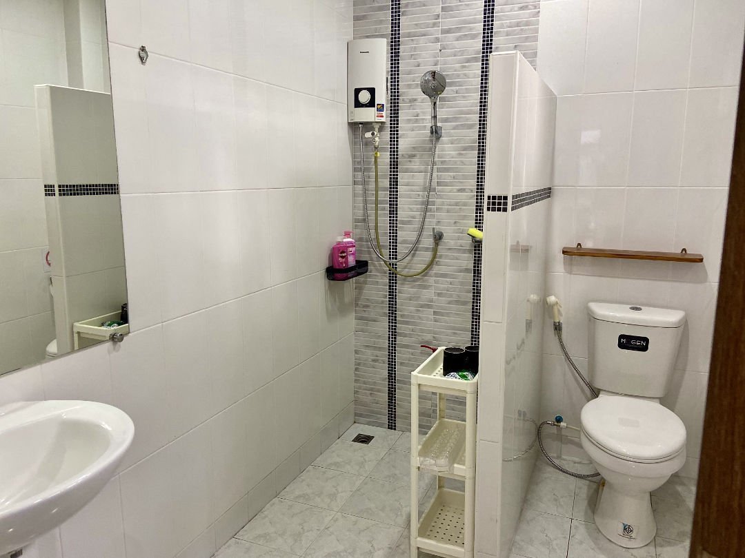 Electric shower in fully tiled bathroom