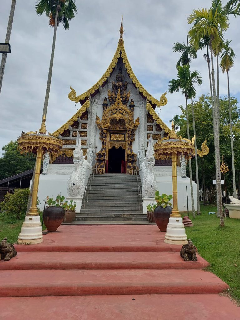 Gold decorated buddhist temple entrance