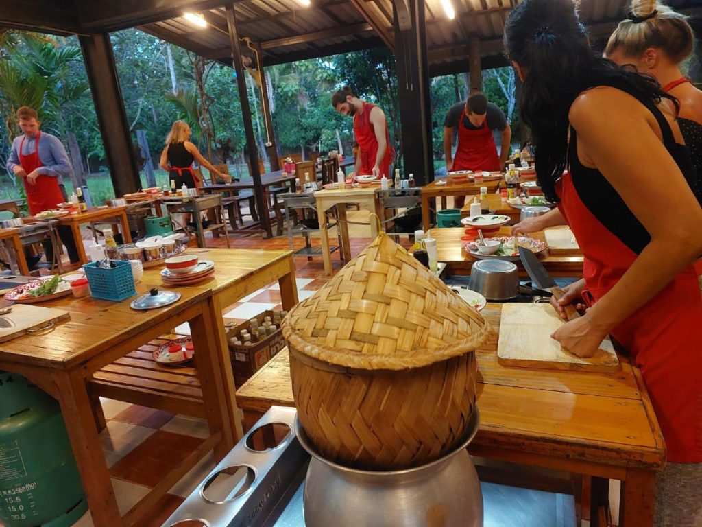Group cooking class excursion