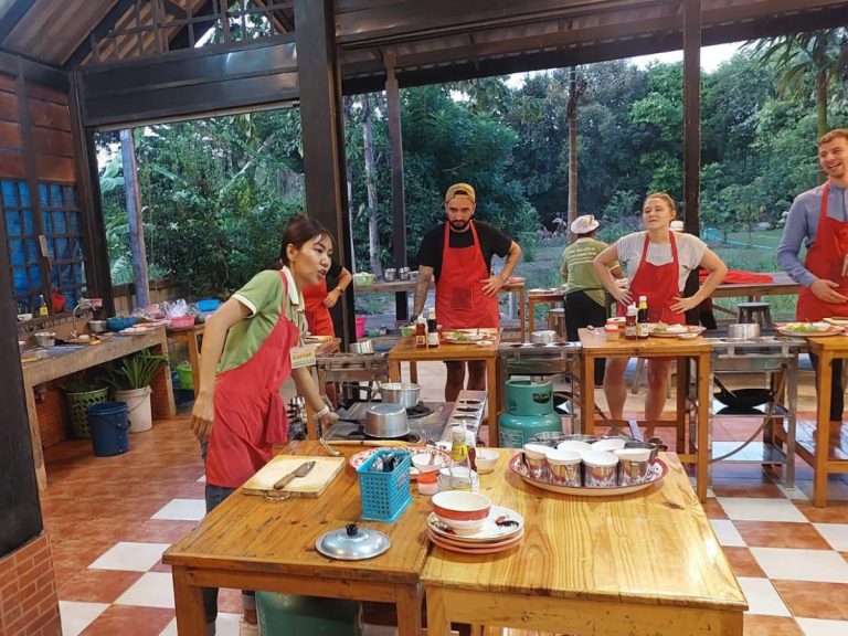 Skilled Thai chef shows her group how to make delicious Chiang Mai food