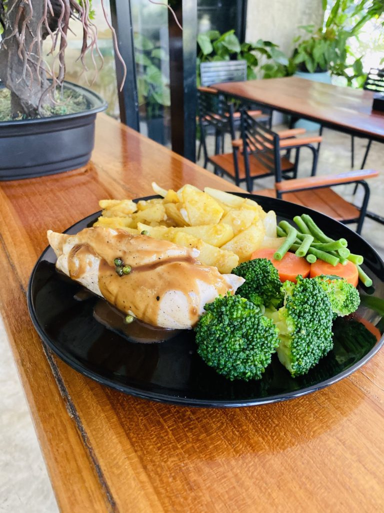 Green vegetables and lean organic chicken