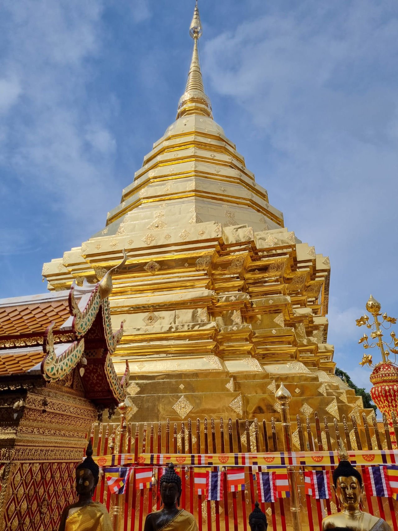 golden buddhist pagoda chiang mai