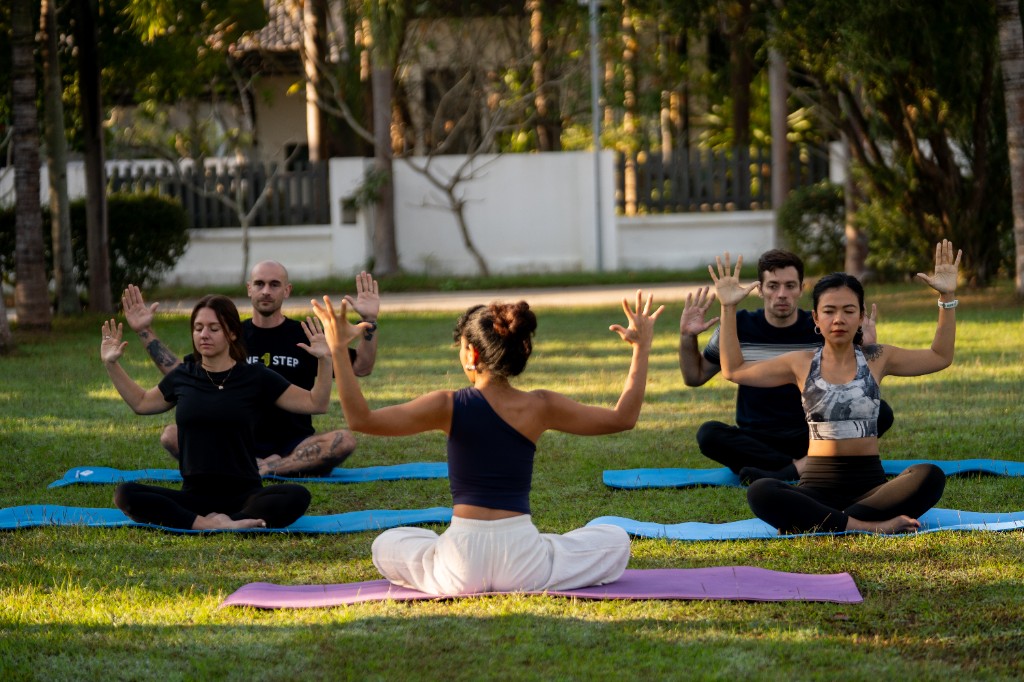 Outdoor yoga and mindfulness at One Step Rehab