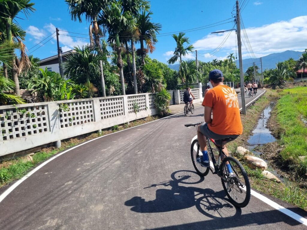 Cycling through the Chiang Mai countryside