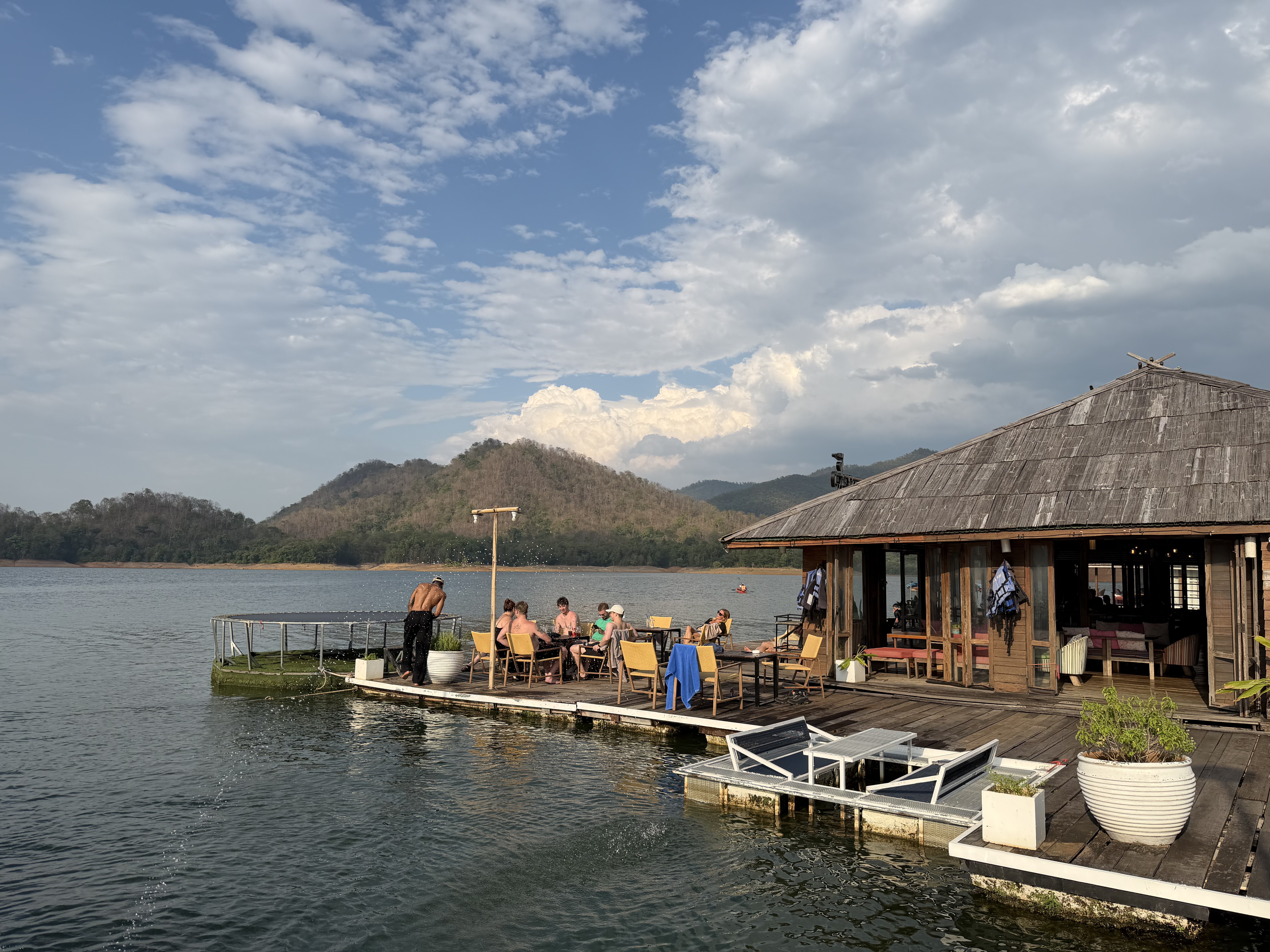 Lakeside houseboat during a Chiang Mai day trip